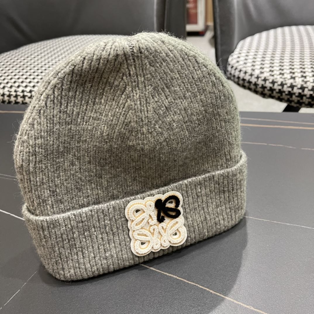 Loewe Caps